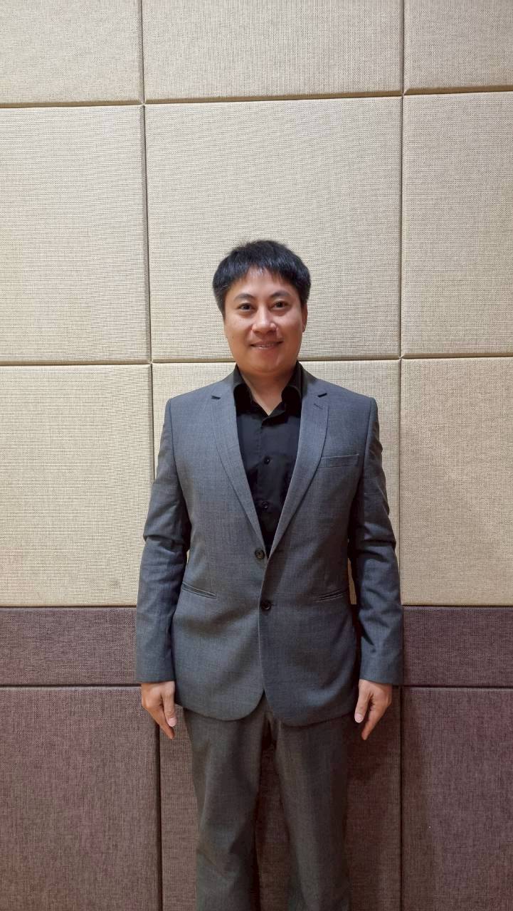 นายทวีวงศ์ ชื่นอารมย์