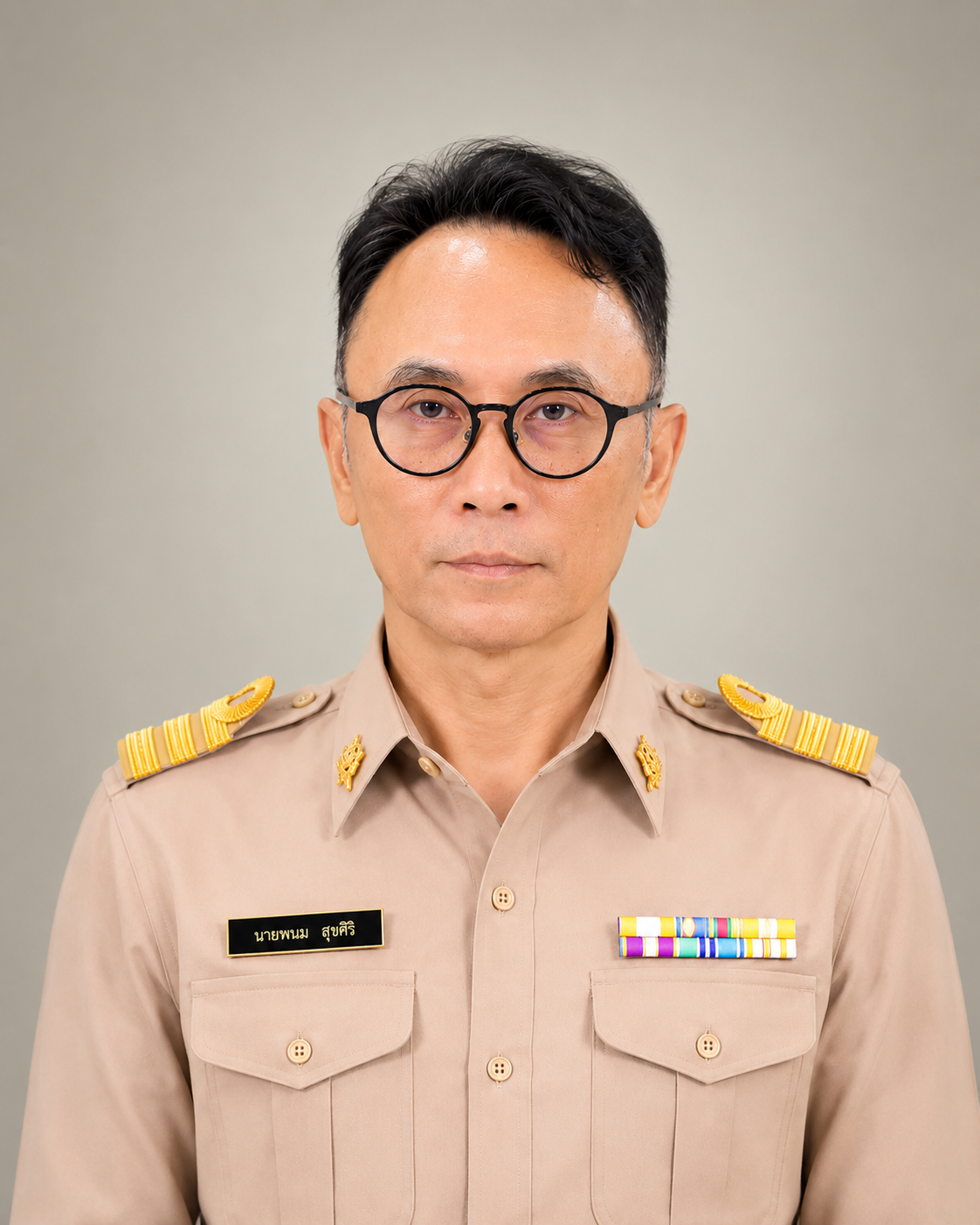 นายพนม สุขศิริ